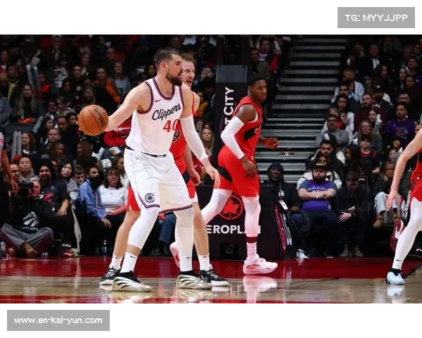 进攻陷入困境 龙狮单节仅得8分 快船单节爆砍42分优势巨大