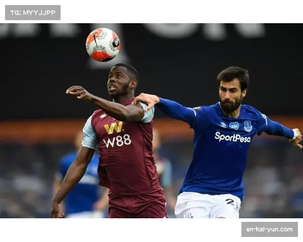 维拉根据对手灵活变招 中位防守制造越位战术见效